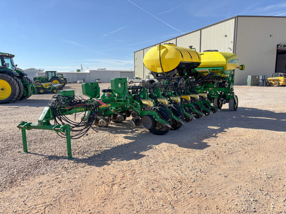 2015 John Deere 1775 Equipment Image0