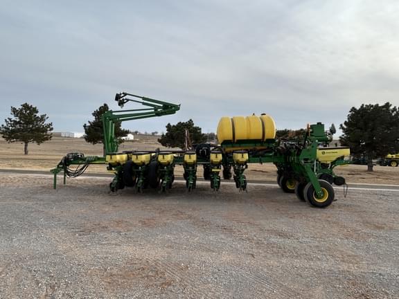 Image of John Deere 1775 equipment image 1