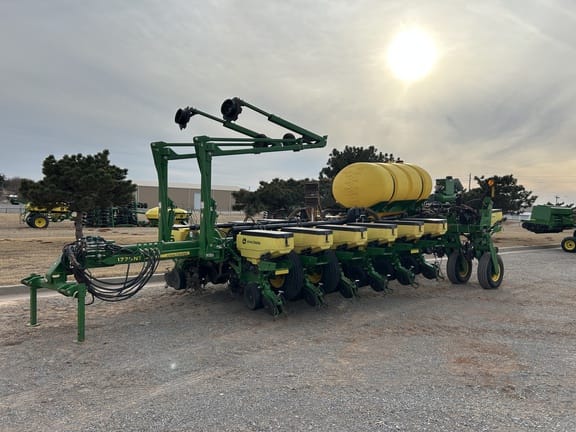 2015 John Deere 1775 Equipment Image0