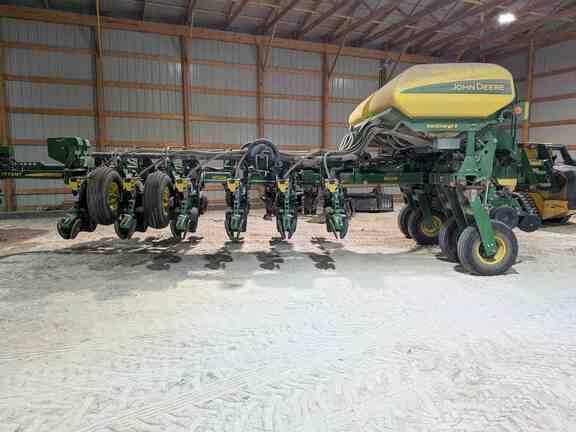 Image of John Deere 1775 Primary image