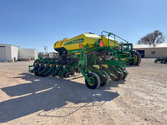 Image of John Deere 1775 equipment image 2