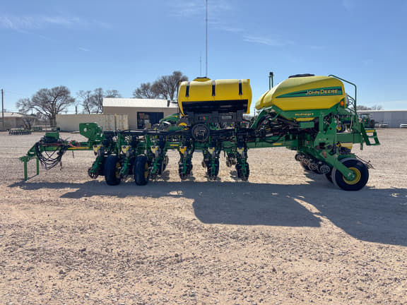 Image of John Deere 1775 equipment image 1