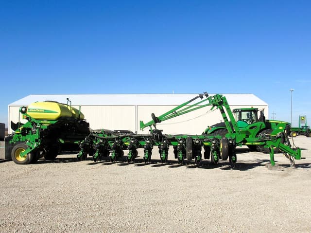 Image of John Deere 1775 equipment image 4