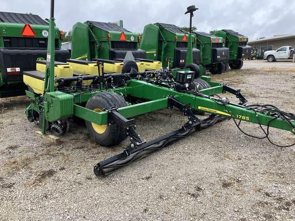 Image of John Deere 1785 equipment image 2