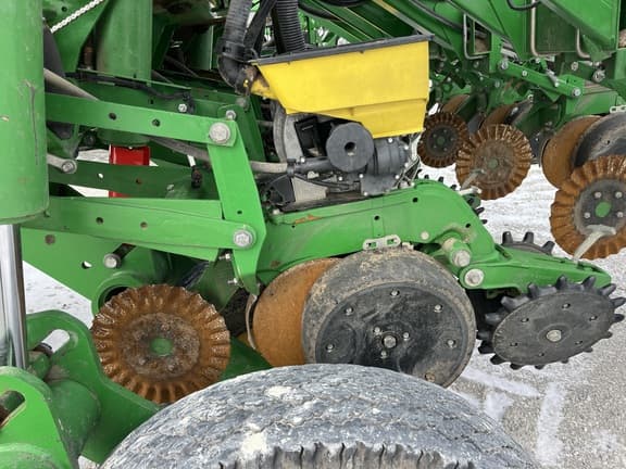 Image of John Deere 1795 equipment image 3