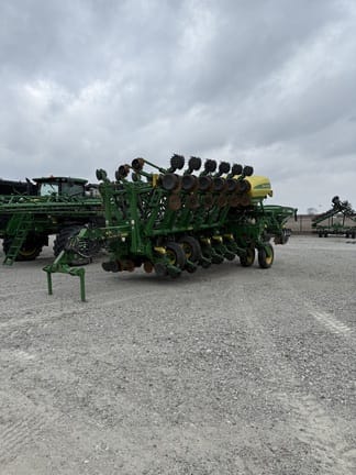 2015 John Deere 1795 Equipment Image0