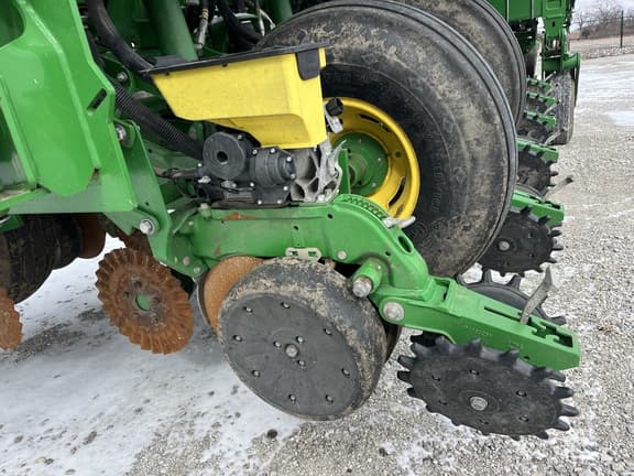 Image of John Deere 1795 equipment image 2