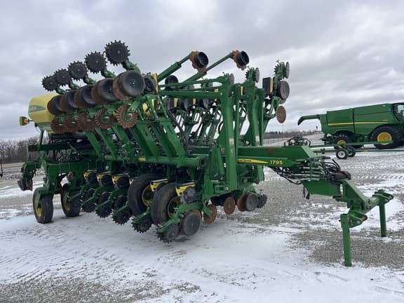 Image of John Deere 1795 equipment image 1
