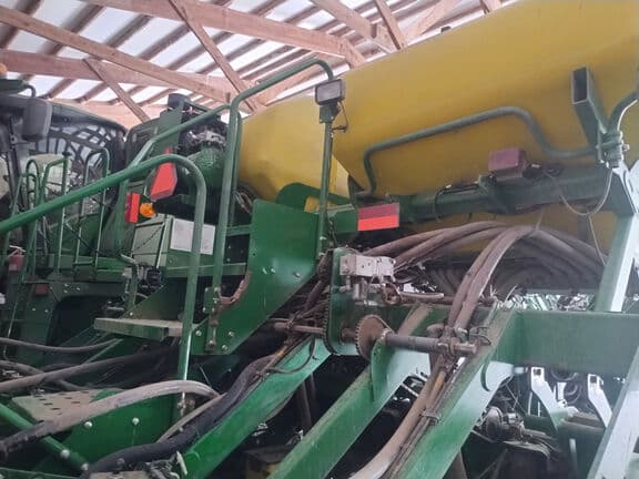 Image of John Deere 1795 equipment image 2