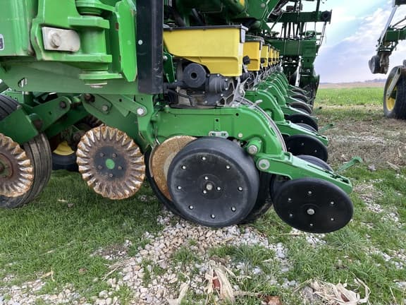 Image of John Deere 1795 equipment image 3