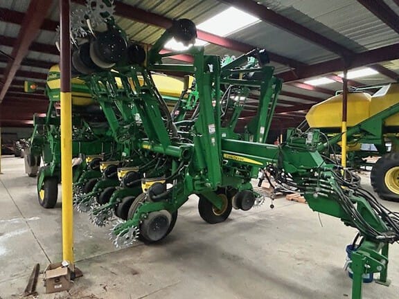 2015 John Deere 1795 Equipment Image0