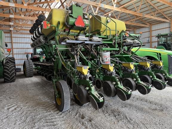 Image of John Deere 1795 equipment image 3