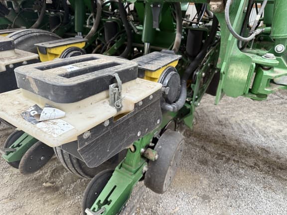 Image of John Deere 1795 equipment image 1