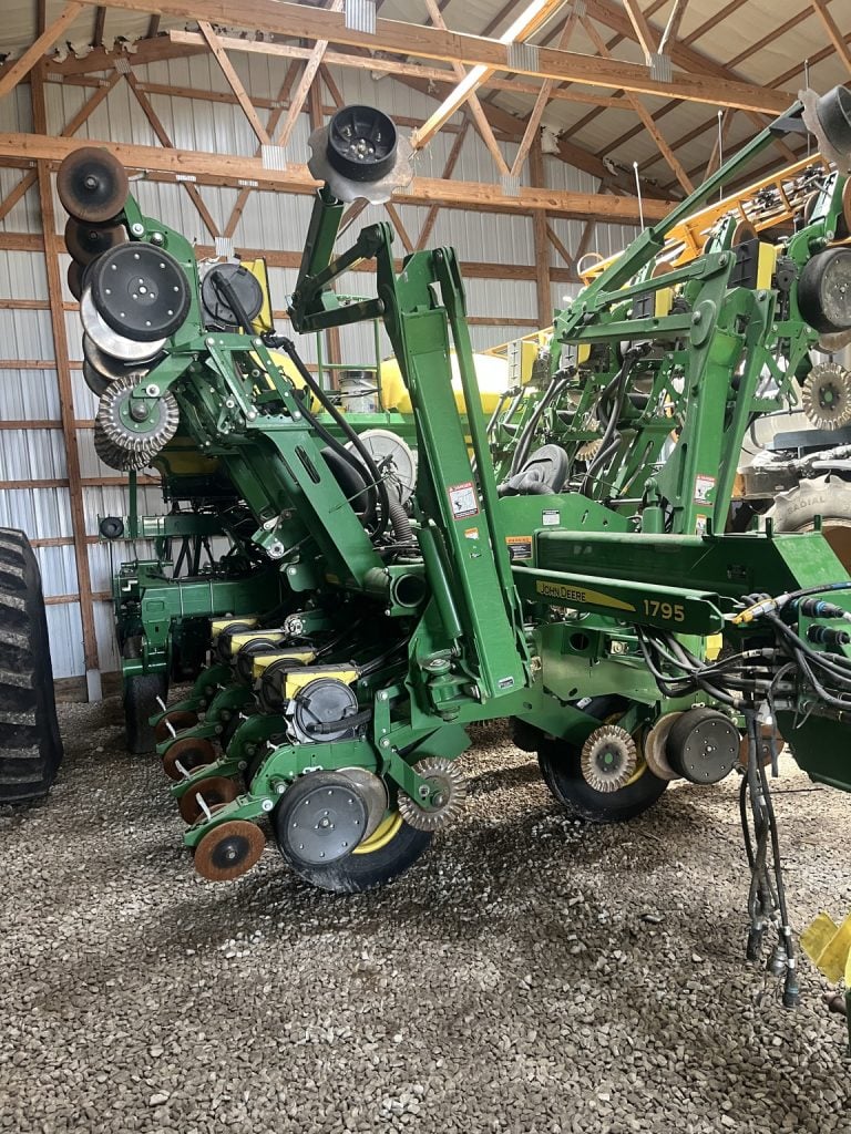 2015 John Deere 1795 Equipment Image0