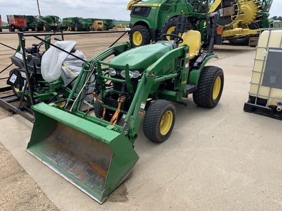 2015 John Deere 2025R Equipment Image0