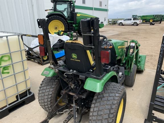 Image of John Deere 2025R equipment image 3