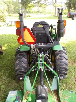 Image of John Deere 2025R equipment image 3