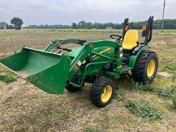2015 John Deere 2032R Equipment Image0