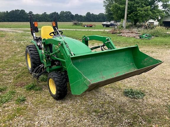 Image of John Deere 2032R equipment image 4
