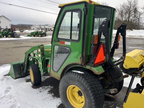 Image of John Deere 2032R equipment image 2