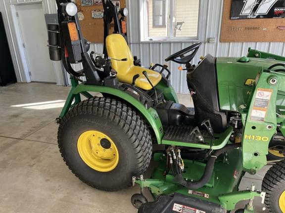 Image of John Deere 2032R equipment image 3
