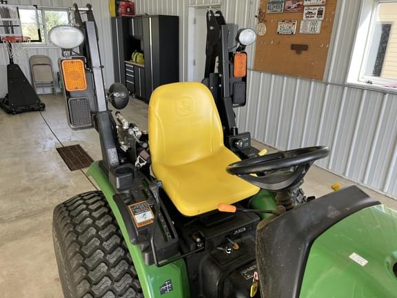 Image of John Deere 2032R equipment image 4