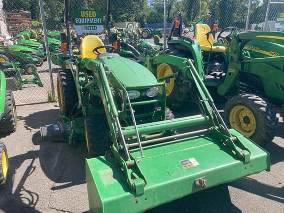 Image of John Deere 2032R equipment image 2