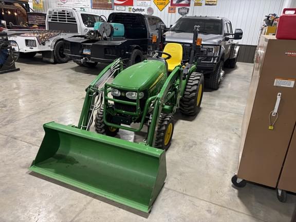 Image of John Deere 2032R equipment image 4