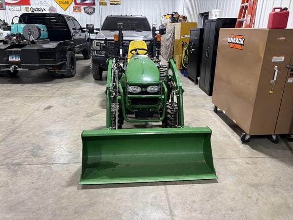 Image of John Deere 2032R equipment image 3