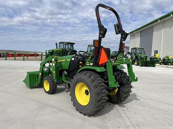 Image of John Deere 2032R equipment image 3