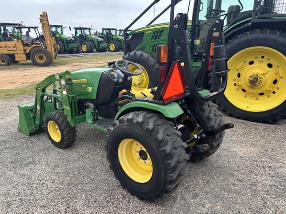 Image of John Deere 2032R equipment image 2