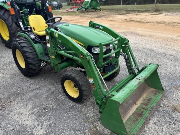 Image of John Deere 2032R equipment image 1