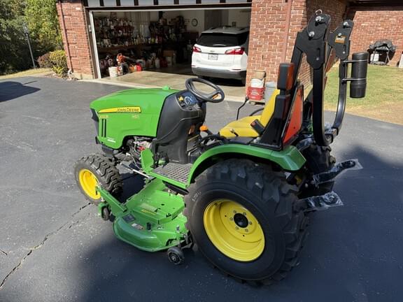 Image of John Deere 2032R equipment image 1