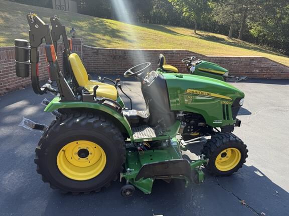 Image of John Deere 2032R equipment image 3