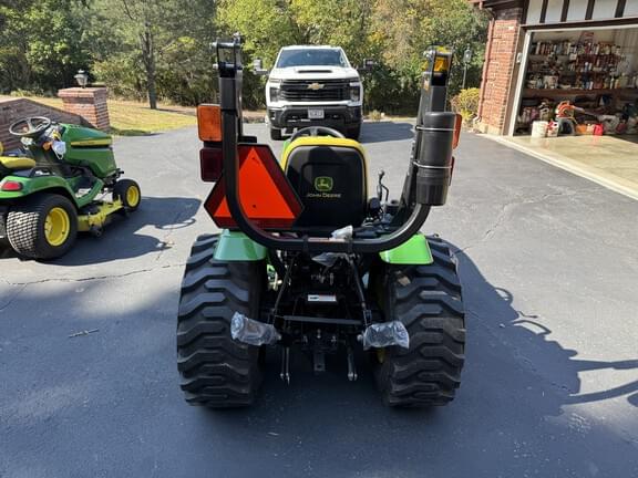 Image of John Deere 2032R equipment image 2