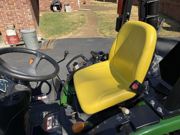 Image of John Deere 2032R equipment image 4
