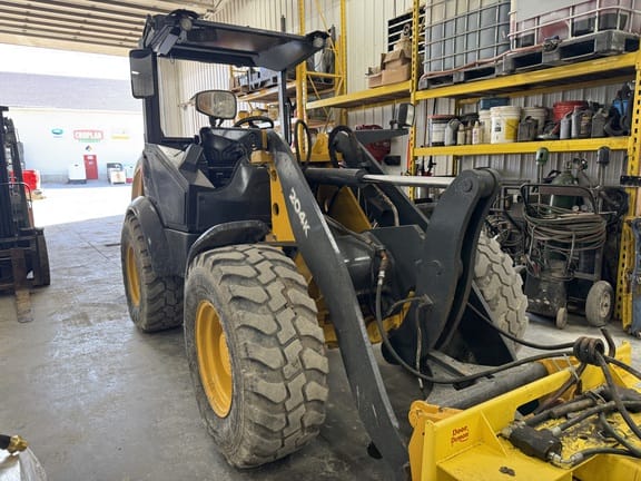 2015 John Deere 204K Equipment Image0