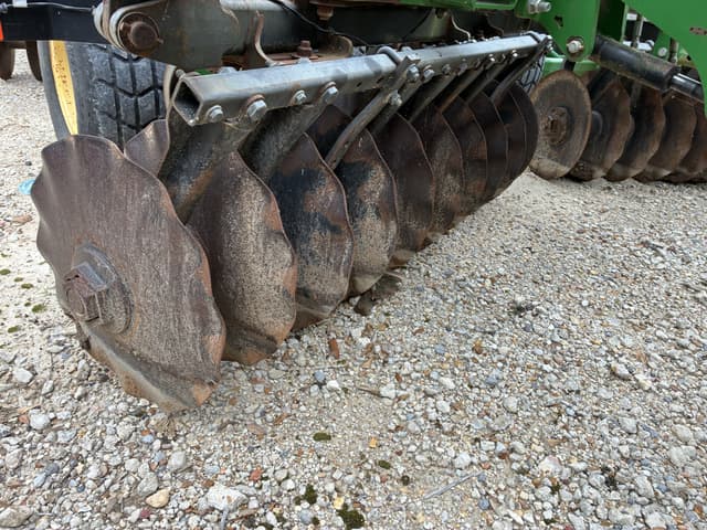 Image of John Deere 2623VT equipment image 4
