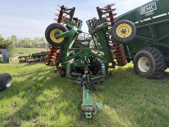 Image of John Deere 2623VT equipment image 4