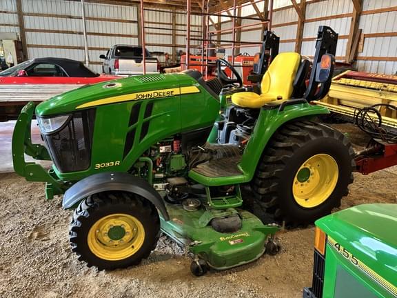 Image of John Deere 3033R equipment image 2