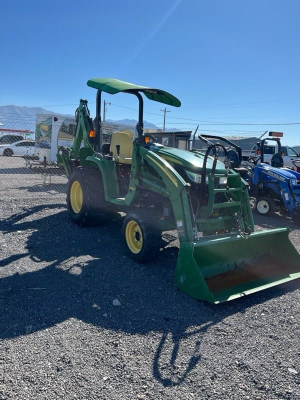 2015 John Deere 3033R Equipment Image0