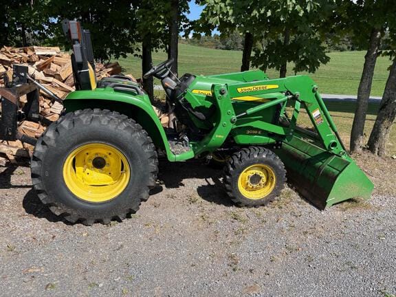 2015 John Deere 3038E Equipment Image0