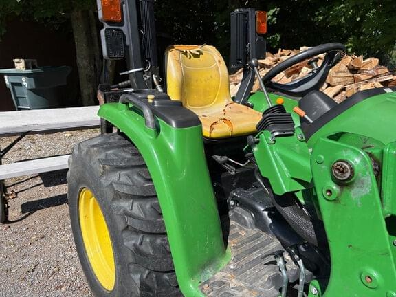 Image of John Deere 3038E equipment image 1