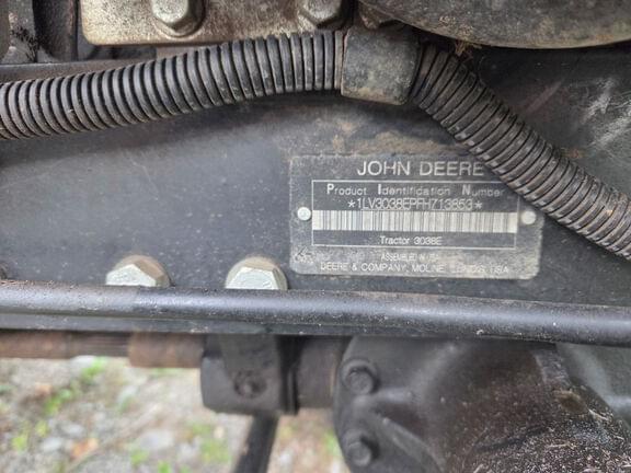 Image of John Deere 3038E equipment image 4