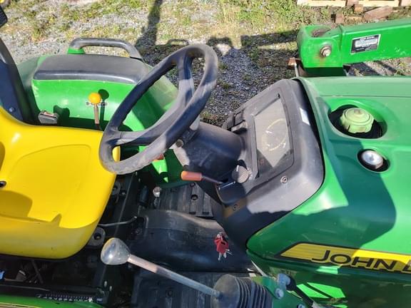 Image of John Deere 3038E equipment image 3