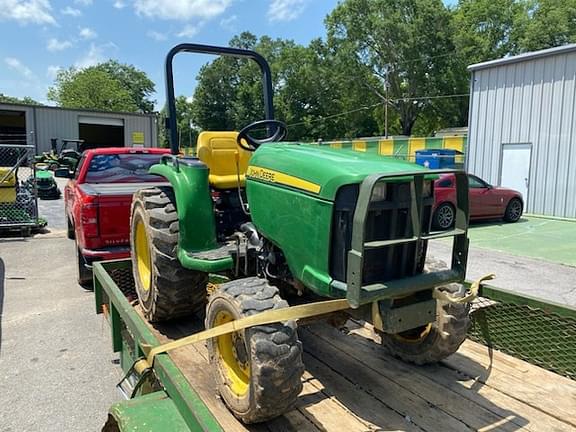 Image of John Deere 3038E equipment image 3