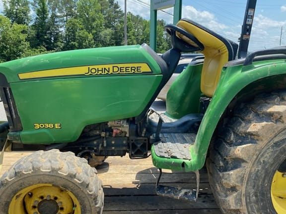 2015 John Deere 3038E Equipment Image0