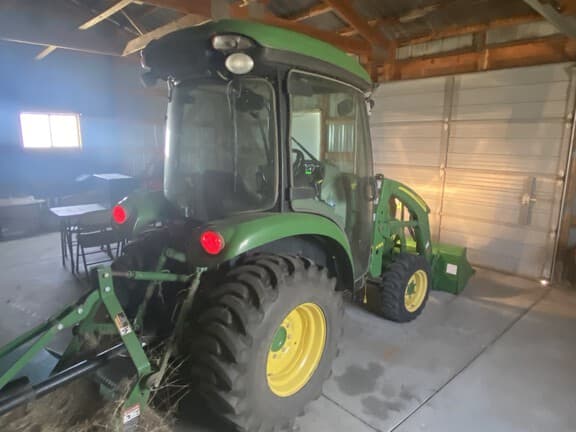 Image of John Deere 3046R equipment image 3
