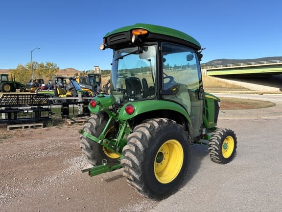 Image of John Deere 3046R equipment image 3