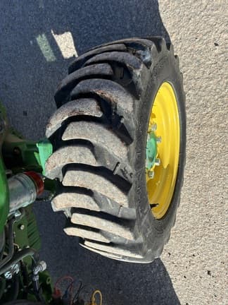 Image of John Deere 3046R equipment image 4